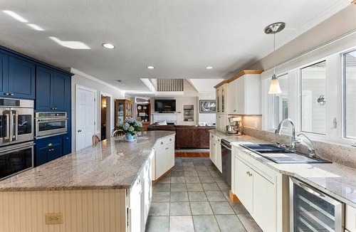 West Wareham House | Cape Cod Getaway w/Private Lake, Petting Zoo, Kayaks, Jacuzzi Tub, Gym + more!