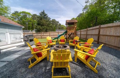 Northwest Harwich House | Cape Cod heated Pool, Putting Green, Speak Easy, Game room,