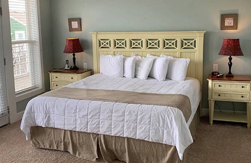 Branson Resort | Cape Cod Style Resort Overlooking Beautiful Table Rock Lake!