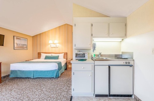 West Yarmouth Hotel | Cape Codder for 2, Green Harbor Resort, Kids Klub, Sun Terrace