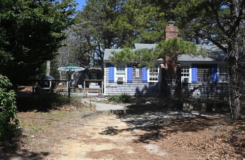 North Eastham Cottage | Cape Cottage with 5 beds, large deck, and less than 10 minute walk to the beach!