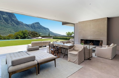 Lagoon Beach Apartment | CAPE HEIGHTS