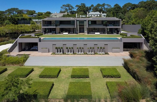 Lagoon Beach Apartment | CAPE HEIGHTS