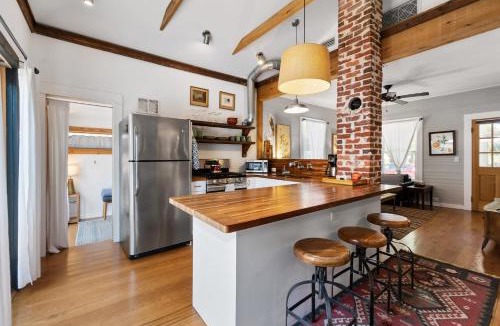 Lighthouse Park House | Cape Keepers Cottage - Lighthouse Park