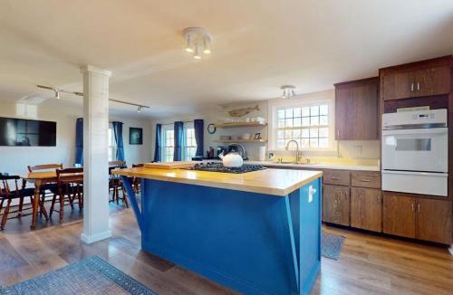 Brewster House | Cape Landing Cottage