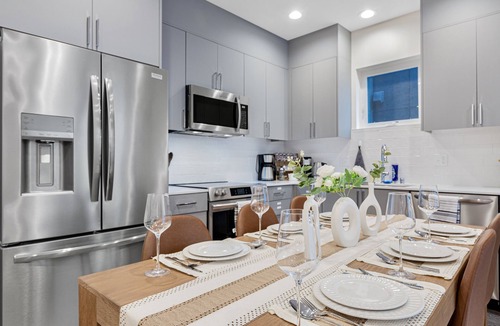 Broadway House | CapHill 3B3B, Needle View, A/C & Free Parking