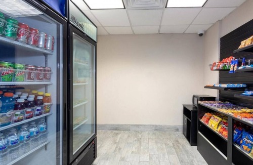 Tallahassee House | Capital City Escape! Free Parking, On-site Pool, Pet-Friendly!