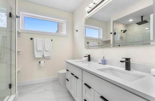 Southeast Apartment | Capital Hill 2 Spacious Townhouse in Downtown DC with Roof View Free parking and Free WiFi