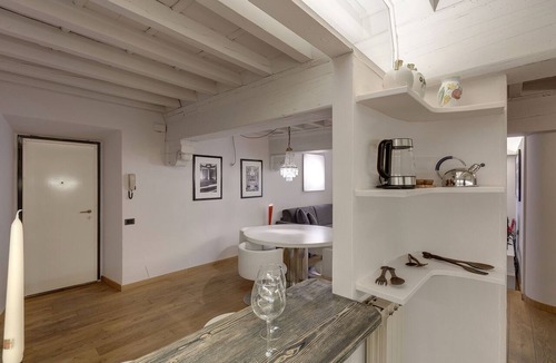Santa Maria Novella Apartment | Capitelli Suite, glamor apartment in the core of the center of Florence