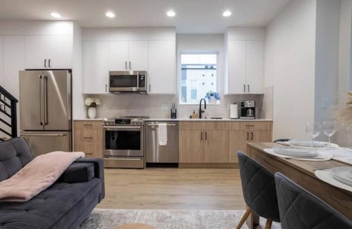 Minor House | Capitol Chill - Modern Luxury Townhouse