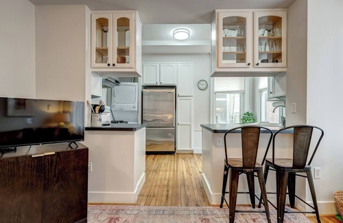 Capitol Hill House | Capitol Hill, 9 Windows, FREE PARKING, Metro