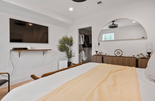 Hill East Bed & Breakfast | Capitol Hill B&B-Steps to Metro, Dining, & Museums
