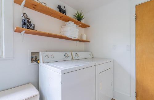Miller Park Apartment | Capitol Hill Cutie