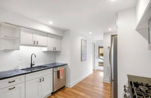 Southeast House | Capitol Hill & Eastern Market beauty w/parking