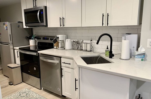 Kingman Park Apartment | Capitol Hill, excellent location, Lower Level Apartment