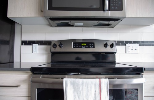 Broadway Apartment | Capitol Hill Hideaway: Modern Studio with Free Parking!
