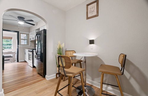 Randle Highlands Condo | Capitol Hill King Bed Suite+Free Parking+Private Lounge