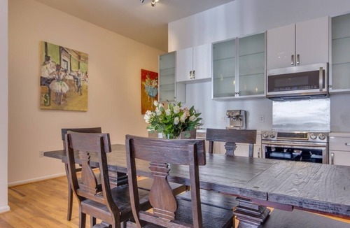 Capitol Hill House | CAPITOL HILL LARGE MODERN HOUSE OF ARTS 5BR 3BA