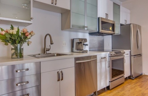 Capitol Hill House | CAPITOL HILL LARGE MODERN HOUSE OF ARTS 5BR 3BA