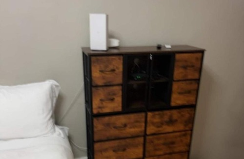 Stanton Park Apartment | Capitol Hill Studio wparking walk to Union Statio