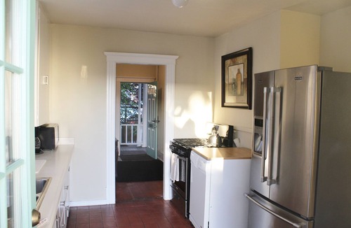 Broadway House | Capitol Hill-Walking Distance to Light Rail, Minutes to Downtown, Seattle Center