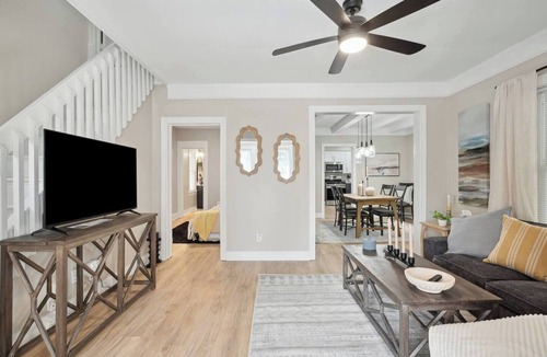 Lansing House | Capitol Oasis 3 bed/2 bath near downtown Lansing!