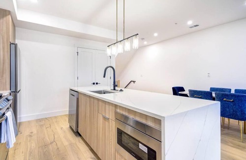 Petworth Apartment | Capitol View 3 DC Penthouse with Rooftop view Free parking and WiFi WIFI