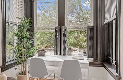 Truxton Circle Villa | Capitol View 3BR Rowhouse | Convention Center Shaw