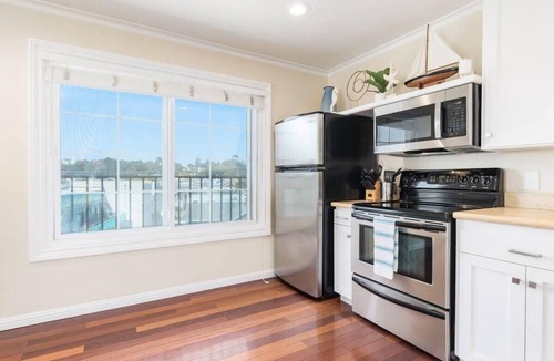 Capitola Apartment | Capitola Vista #4- Dog Friendly