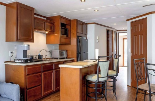 Waterfront Boat Rental | Capricornus: Oceanside Vacation