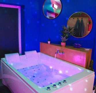 La Louviere Apartment | Capsule Boogie-Woogie - JACUZZI - SAUNA - BILLARD - JEUX - ECRAN GÉANT - FILET SUSPENDU - NETFLIX