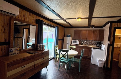 Marathon Hotel | Captain Pips Marina & Hideaway