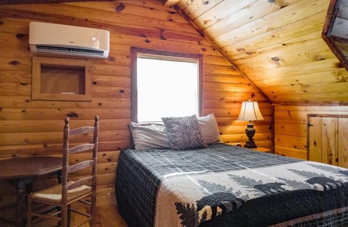 Mountain View House | Captain's Cool Water Cabin by Dreams2Reality Vacations