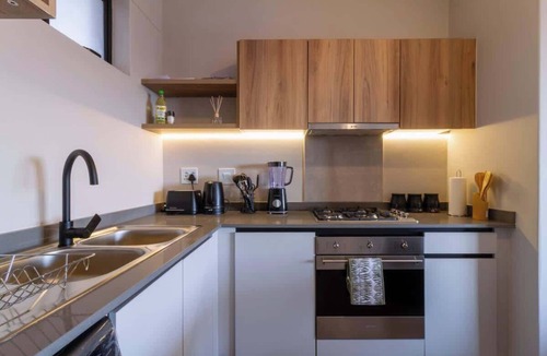 Greater Johannesburg Metropolitan Area Apartment | Captain's Hideaway - Executive One Bedroom Suite
