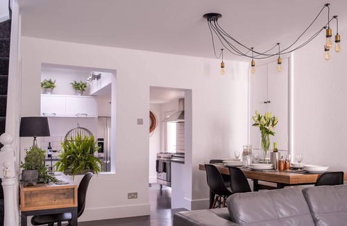 New Forest District Cottage | Captain's Keep - a cottage that sleeps 8 guests in 4 bedrooms