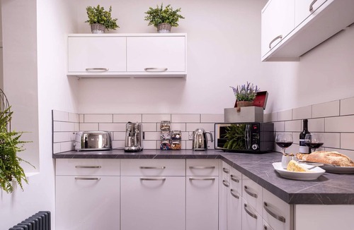 New Forest District Cottage | Captain's Keep - a cottage that sleeps 8 guests in 4 bedrooms
