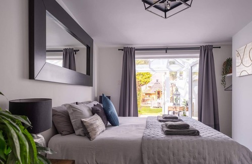 New Forest District Cottage | Captain's Keep - a cottage that sleeps 8 guests in 4 bedrooms