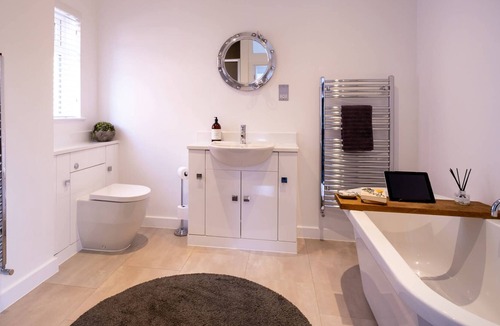 New Forest District Cottage | Captain's Keep - a cottage that sleeps 8 guests in 4 bedrooms