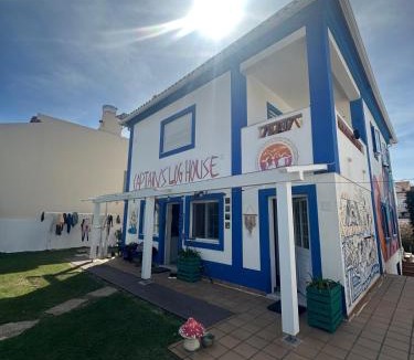 Baleal Hostel | Captain's Log House