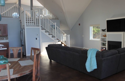 El Granada Apartment | Captain's quarters