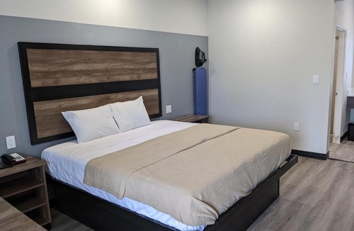 Baytown Hotel | Captain Suites