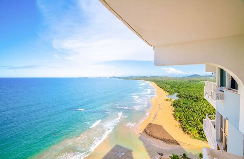 La Pared Apartment | Captain’s Beachfront Pool and Parking