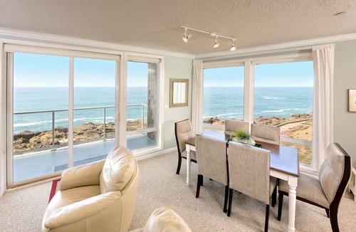 Depoe Bay Condo | Captains Choice Condo, Panoramic Views & Pool