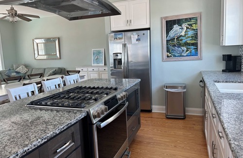 Atlantic Beach House | Captains Choice , is a beachfront 5 bdrm/5.5bth vacation home right on Atlantic Beach. Enjoy spacious living, a fully equipped kitchen, stunning ocean views, private pool & hot tub. Walk to food, drinks & music. Off-season pool heating avail.