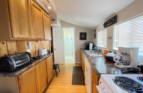 Toledo Cabin | "Captains Hideaway" Unique Tiny House Lake Cabin!