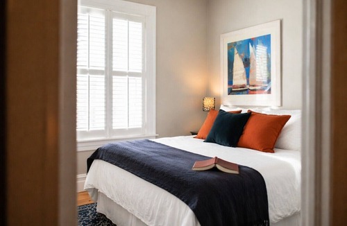 Edenton Bed & Breakfast | Captain’s Quarters Inn Downtown Edenton King Bed 2nd Floor