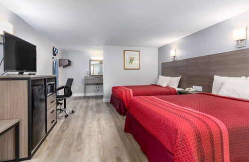 North Eastham Hotel | Captains Quarters Motel & Conference Center
