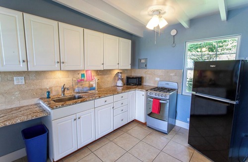 Estate Bonne Esperance 1 House | Captains' Quarters-3-bedroom house with WiFi, AC, full kitchen, pool & apartment