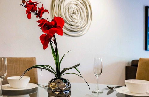 Entertainment District Condo | Captivating 2BR Condo in Old Town w/ POOL!