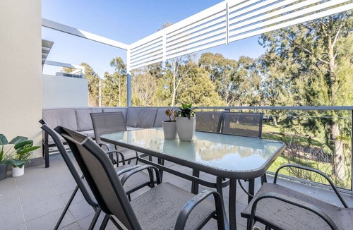 Lyneham Apartment | Captivating 3BR/2BA APT close to Dickson Shopping!